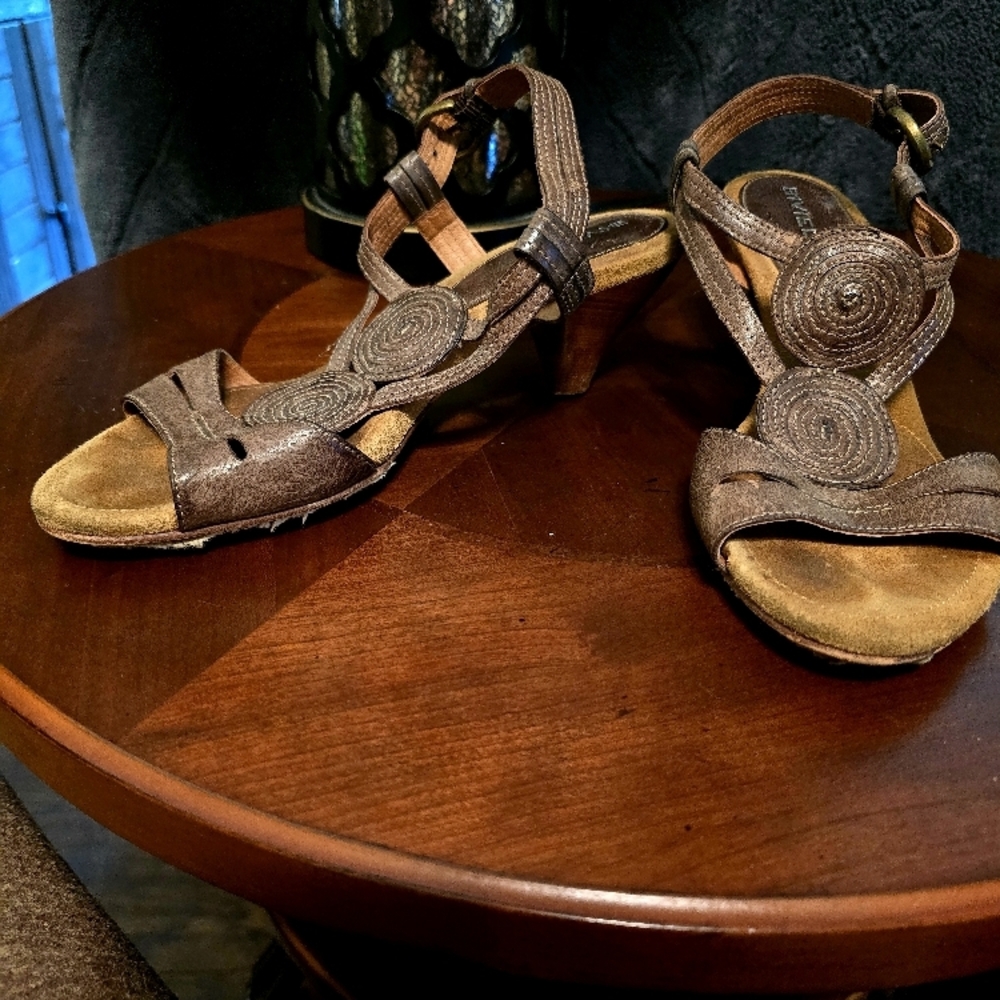Elegant Brown Strappy Sandals